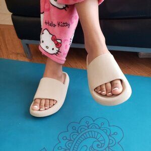 5 With A Bundle Womens Beige Slide Sandals